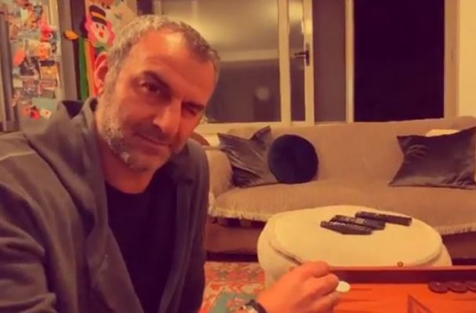 Δέλλας: «Παίζουμε… πλακωτό και διώχνουμε τον ιό» (VIDEO)