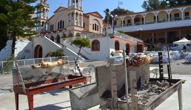 Γολγοθάς χωρίς Πάσχα, λόγω κορωνοϊού – Γεωργιάδης: “Η έξοδος φέτος θα απαγορευθεί”