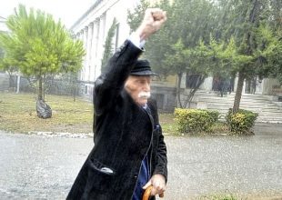 Πέθανε ο Μανώλης Γλέζος