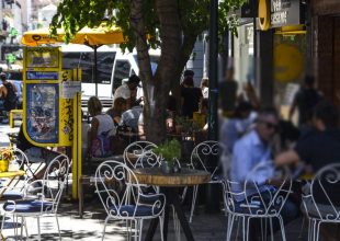 Άρση μέτρων: “Ναι” από την Επιτροπή για άνοιγμα της εστίασης στις 25 Μαΐου