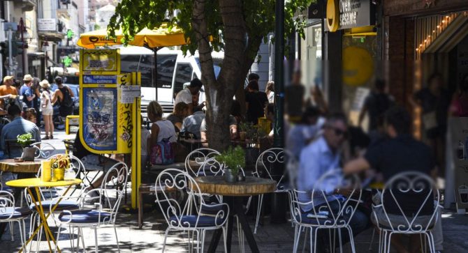 Άρση μέτρων: “Ναι” από την Επιτροπή για άνοιγμα της εστίασης στις 25 Μαΐου