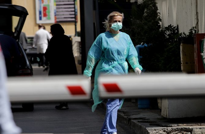 Κορωνοϊός: 17 οι νεκροί – Κατέληξε 78χρονος στο Σωτηρία