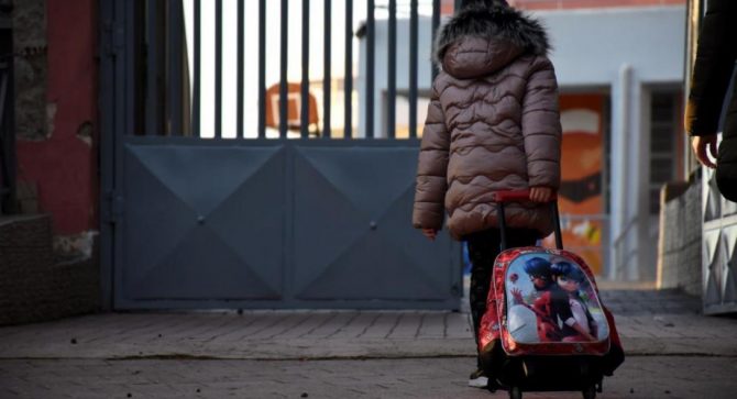 Κεραμέως: Έτσι θα ανοίξουν δημοτικά-νηπιαγωγεία: Εκ περιτροπής, αποστάσεις, διαλείμματα