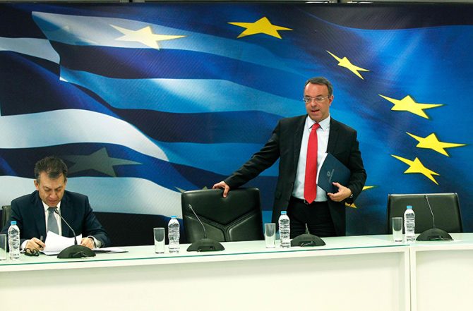 Μέτρα για τον κορωνοϊό: Αναστολή δόσεων για συνεπείς δανειολήπτες, ζητά από τις τράπεζες ο Σταϊκούρας