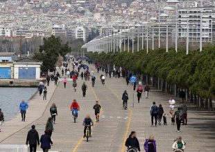 Lockdown σε Θεσσαλονίκη και Σέρρες και μετακινήσεις με SMS, ανακοίνωσε ο Πέτσας