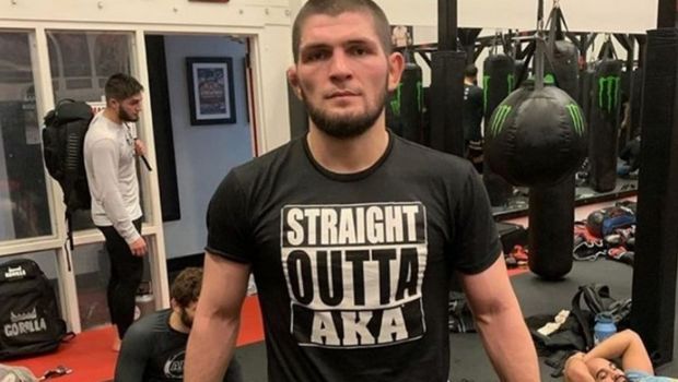 Khabib: “Θα μπορούσα να παίξω με αυτή την κότα τον McGregor και να βγάλω λεφτά”
