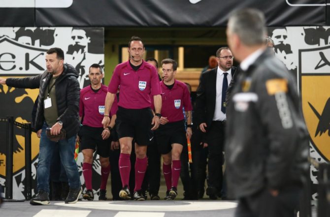 Διαιτητής ΑΕΚ – Άρης: «Κάποιος άρπαξε τον βοηθό μου από τα γεννητικά όργανα, δεν μπορούσα να το πιστέψω»