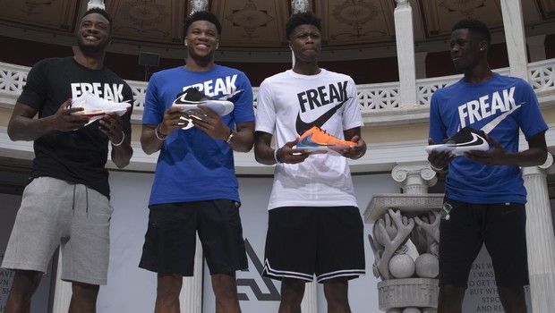 Κορωνοϊός: Η οικογένεια Αντετοκούνμπο προσέφερε 10.000 μάσκες στον Δήμο Ζωγράφου