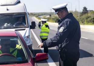Απαγόρευση κυκλοφορίας: Μπλόκα παντού και αυστηρά μέτρα για τις μετακινήσεις