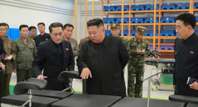 Θρίλερ με την υγεία του Κιμ Γιονγκ Ουν: ΜΜΕ τον αναφέρουν κλινικά νεκρό