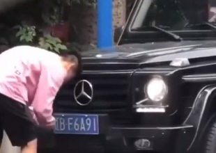 Ο Κινέζος εξτρέμ που άλλαξε πινακίδα και τον… άλλαξαν
