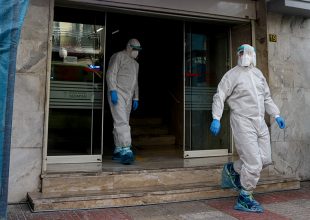 Κορωνοϊός: Στους 708 οι διασωληνωμένοι, 81 νεκροί, 5.523 τα νέα κρούσματα