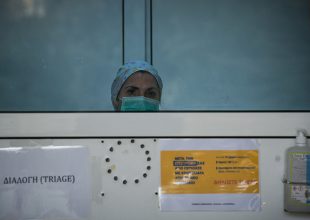 Κορωνοϊός: Οι νέες οδηγίες της Ελληνικής Εταιρείας Λοιμώξεων για διαχείριση ασθενών στο σπίτι