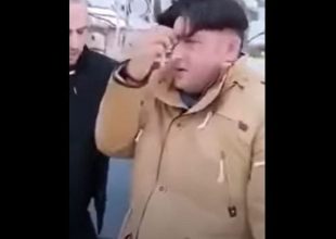 Ντροπή: Οπαδός του ΠΑΟΚ ανάγκασε μετανάστη να κάνει τον σταυρό του