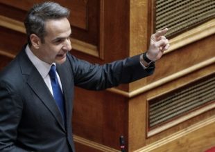 Ο Μητσοτάκης έριξε την ευθύνη στους νέους για την έξαρση του κορονοϊού