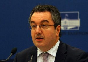 Τα μαζικά τεστ για την έξοδο από την καραντίνα υποστηρίζει ο Μόσιαλος