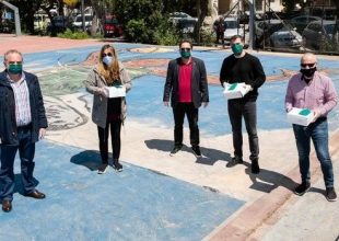 Κορωνοϊός: Στα Σεπόλια μέρος από τις μάσκες που δώρισε η οικογένεια Αντετοκούνμπο