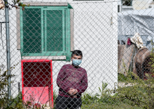 Συναγερμός στο Κρανίδι: Πάνω από 100 κρούσματα κορωνοϊού στη δομή – Στο σημείο ο Χαρδαλιάς