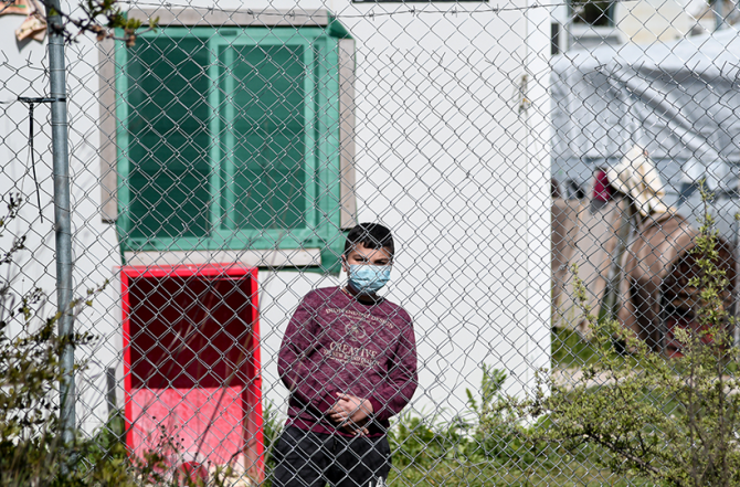 Συναγερμός στο Κρανίδι: Πάνω από 100 κρούσματα κορωνοϊού στη δομή – Στο σημείο ο Χαρδαλιάς