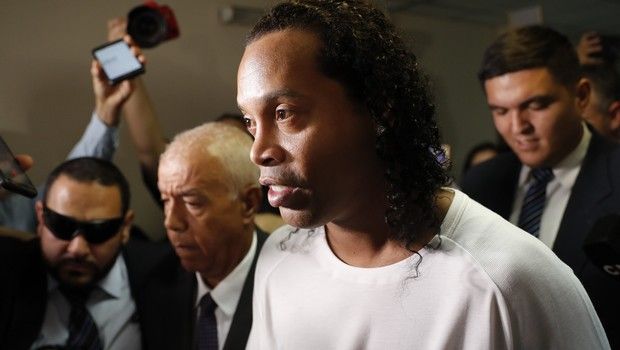 Ροναλντίνιο: Οι συγκρατούμενοι τον αποχαιρέτησαν με μπάρμπεκιου και δάκρυα