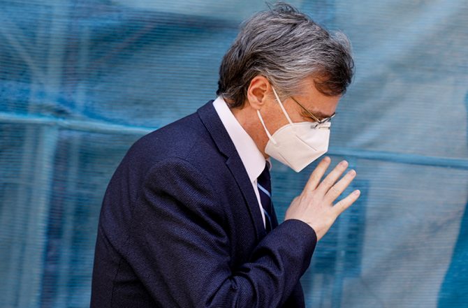 Ο Τσιόδρας στην κλινική «Ταξιάρχαι»: Άλλοι 6 θετικοί στον κορωνοϊό -Ασθενείς μεταφέρονται σε ΝΙΜΤΣ και «Αττικόν»