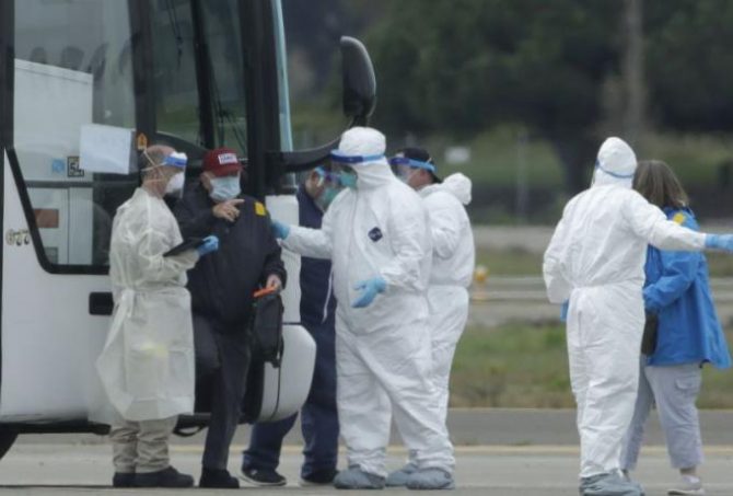 Κορωνοϊός – ΗΠΑ: Μειώνεται αργά, αλλά σταθερά ο αριθμός των νοσηλευομένων