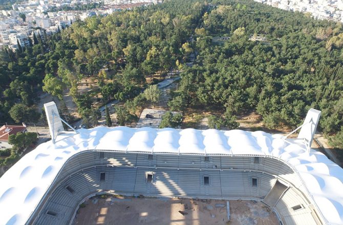 Με φόντο το άλσος (ΦΩΤΟ)