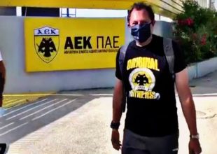 Με μπλούζα ORIGINAL21 ο Κολονέλο! (VIDEO)