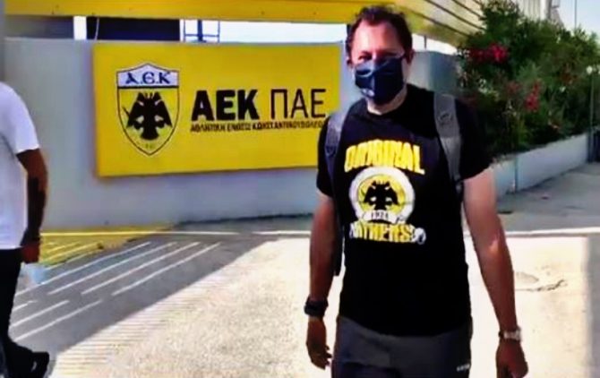 Με μπλούζα ORIGINAL21 ο Κολονέλο! (VIDEO)