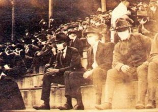 Στην πανδημία του 1918 οι θεατές φορούσαν μάσκες στις εξέδρες