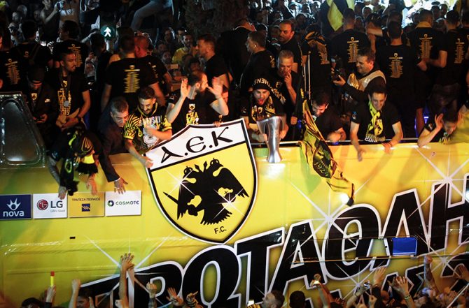 Η Φιλαδέλφεια φόρεσε τα καλά της και υποδέχτηκε την πρωταθλήτρια ΑΕΚ – Πάρτι από 65.000 φίλους της Η Φιλαδέλφεια φόρεσε τα καλά της και υποδέχτηκε την πρωταθλήτρια ΑΕΚ – Πάρτι από 65.000 φίλους της