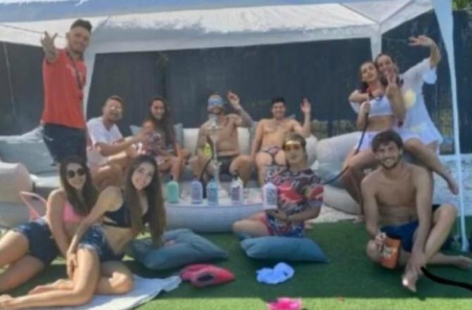 Παραβίασαν την καραντίνα οι παίκτες της Σεβίλλης Παραβίασαν την καραντίνα οι παίκτες της Σεβίλλης