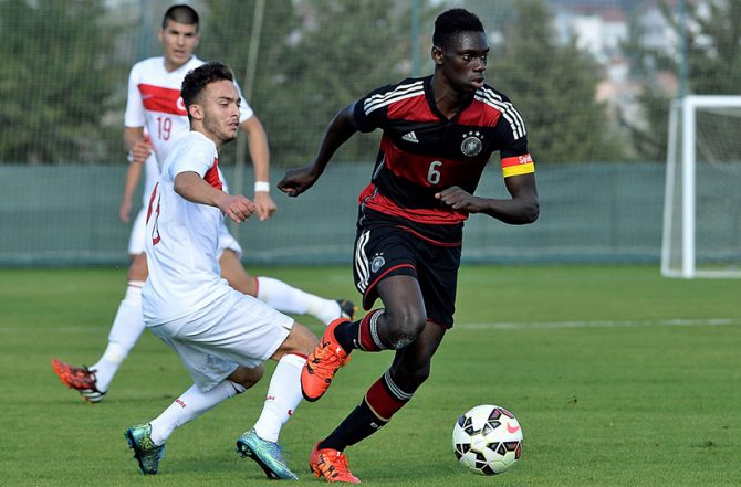 «Η ΑΕΚ θέλει δανεικό τον Τουρέ από τη Γιουβέντους»