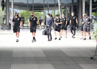 Ήρεμη η άφιξη της ΑΕΚ στο «Κλ. Βικελίδης» (ΦΩΤΟ)