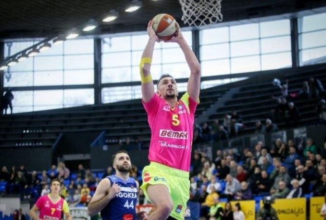 Συνεχίζει στην Ιγκοκέα πρώην παίκτης της ΑΕΚ Συνεχίζει στην Ιγκοκέα πρώην παίκτης της ΑΕΚ