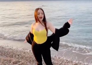 Η σέξι Αντιγονή τραγουδάει για την ΑΕΚ: «Μια αγάπη έχω στην καρδιά»