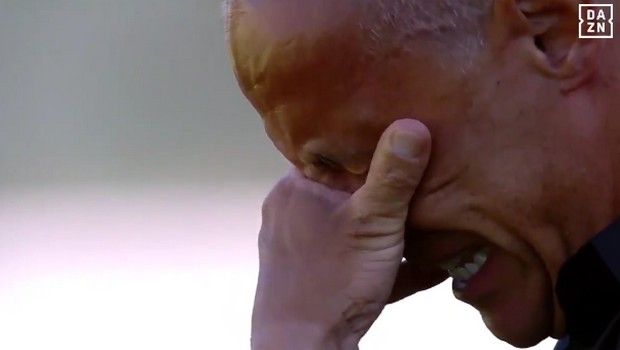 Ο προπονητής της Λιβόρνο ξέσπασε σε κλάματα για το θάνατο της μητέρας του Ο προπονητής της Λιβόρνο ξέσπασε σε κλάματα για το θάνατο της μητέρας του