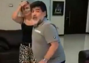 O Μαραντόνα μας έδειξε τα… οπίσθιά του (VID)