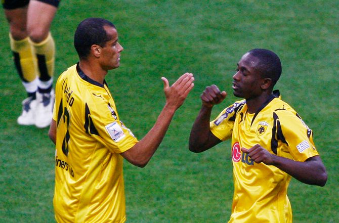 ΕΠΟΣ: «Όλα τα Δικέφαλο» – Το νέο τραγούδι του Ενσαλίβα