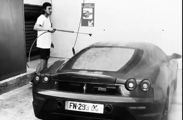 Ο Τσιτσιπάς και η Ferrari F430