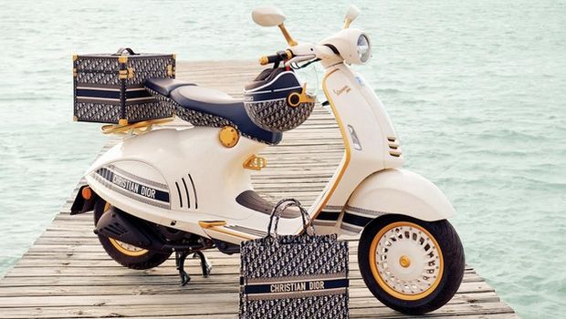 Vespa – κόσμημα η 946 Christian Dior