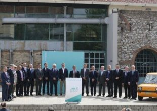 Έως 5.500 ευρώ η επιδότηση για ηλεκτρικό ΙΧ και έως 10.500 για ηλεκτρικό ταξί