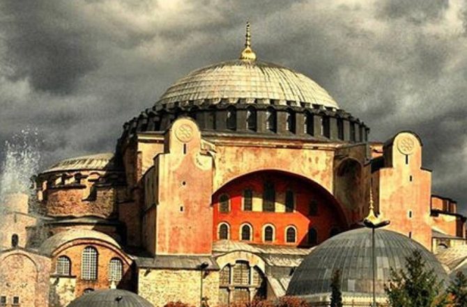 Σύσσωμη η οικογένεια της ΑΕΚ απαντά για Αγία Σοφία