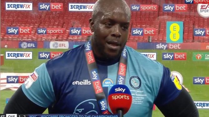 Η Λίβερπουλ προσκάλεσε επίσημα τον Ακινφένουα στην παρέλαση τίτλου (pic)