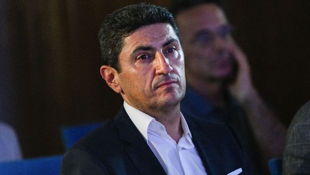 Αυγενάκης: Υπέγραψε συμφωνία για τέσσερις νέες πισίνες στο ΟΑΚΑ
