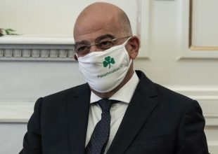 Δένδιας για μάσκα Παναθηναϊκού: “Οι σχέσεις έχουν σημασία στη διπλωματία”