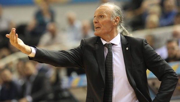 Μπασκόνια: Ιβάνοβιτς και του χρόνου Μπασκόνια: Ιβάνοβιτς και του χρόνου