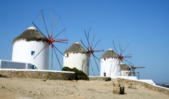 Handelsblatt: Γιατί οι τουρίστες προτιμούν την Ελλάδα έναντι Τουρκίας και Ισπανίας