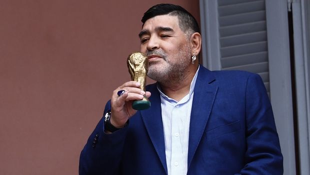 Τρελό σενάριο για Μαραντόνα στην Εθνική Ισπανίας