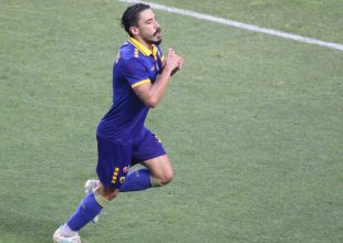 Κουλμπάκοφ – Τζήλος δεν έδωσαν πέναλτι στον Σιμόες!